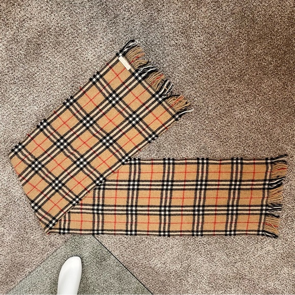 Burberry Vintage Iconic Nova Check Wool Scarf - Picture 6 of 6